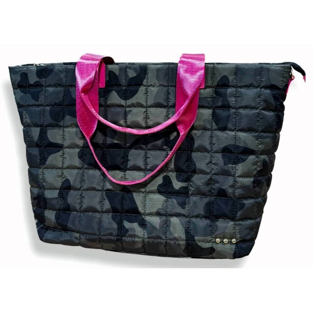 NEW PRETTY SIMPLE day dreamer quilted tote in camouflage